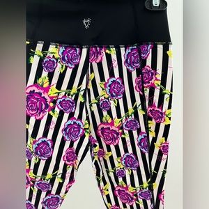 Betsey Johnson Performance Floral Cropped Activewear Legging